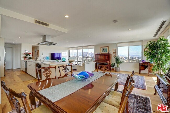 Building Photo - 2160 Century Pk E