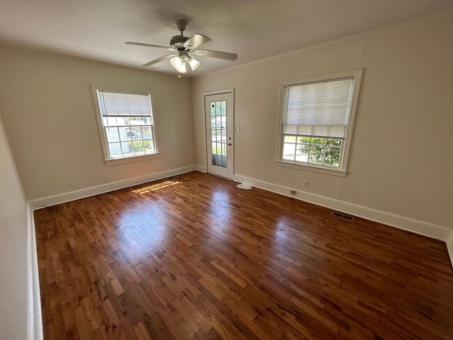 Building Photo - Cozy Cottage 2/1 House in South Rome- $995