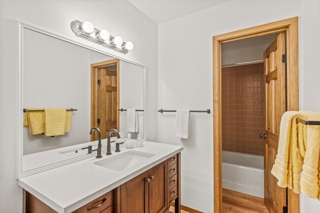 Building Photo - 2055 Faraway Rd