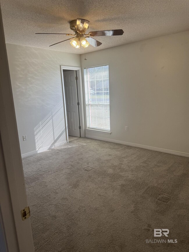 Building Photo - 20 Magnolia Cir