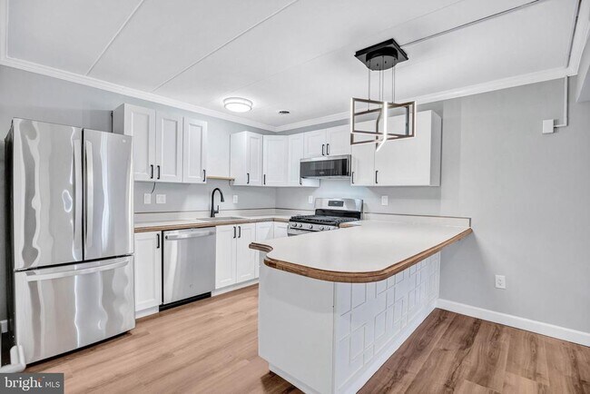 Building Photo - 2605 Fort Farnsworth Rd