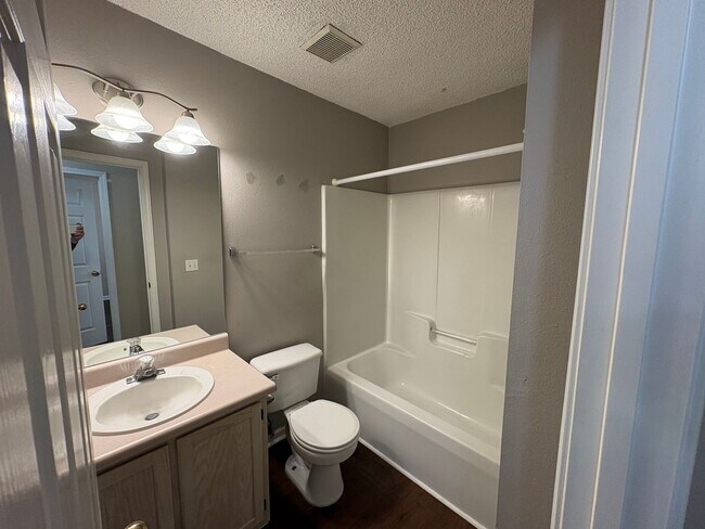 Building Photo - Great Georgetown Home