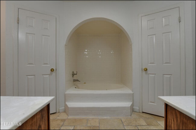 Building Photo - 829 Dulce Tierra Dr