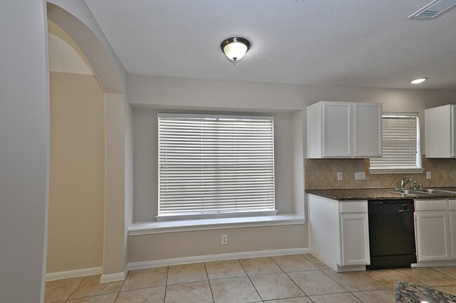 Building Photo - 15223 Stoneyview Dr