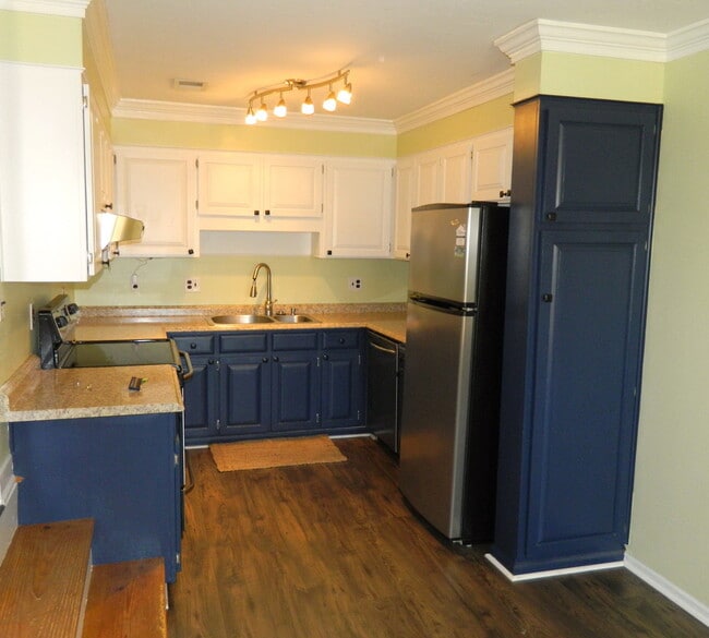 Building Photo - 230 Ronstadt Dr