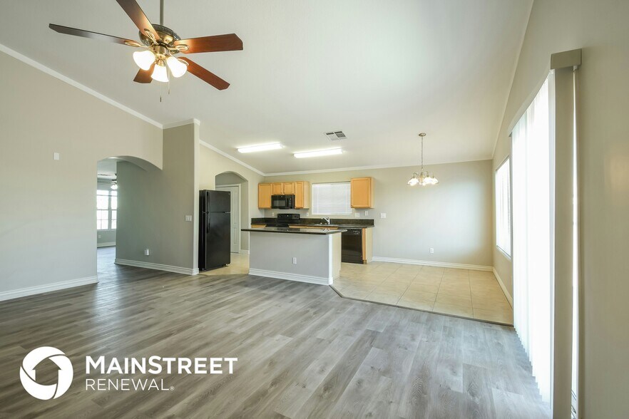 Building Photo - 3424 W Lone Cactus Dr