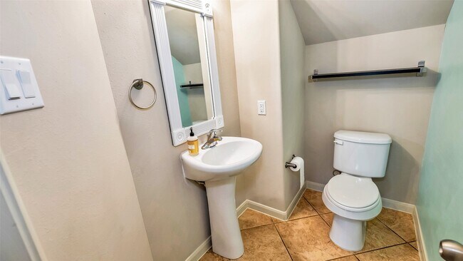 Building Photo - 1724 Don Alejandro