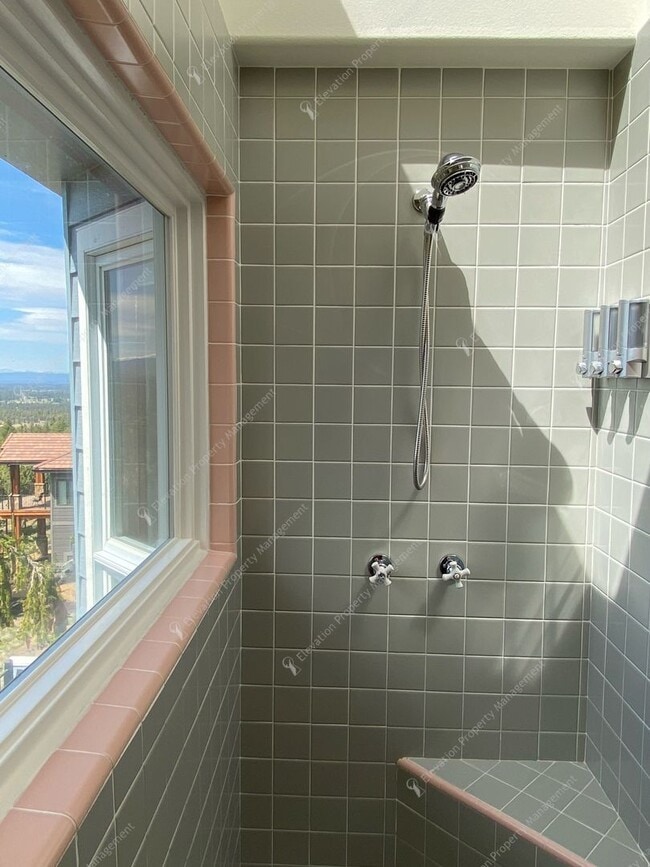 Building Photo - Luxury Living with Unmatched Cascade Views...