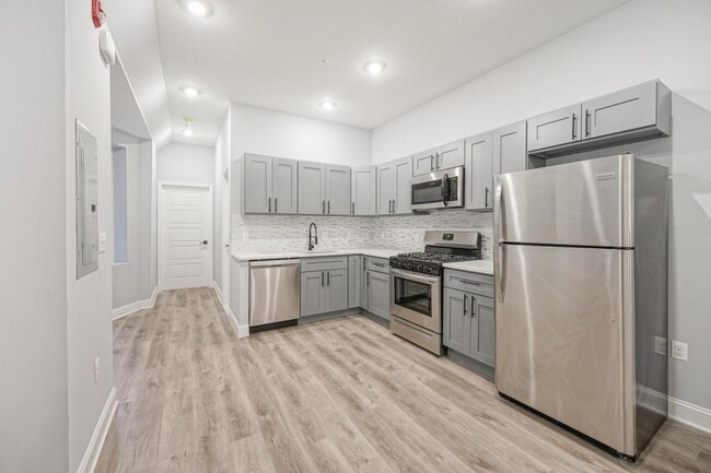 Primary Photo - 1156 S 52nd St