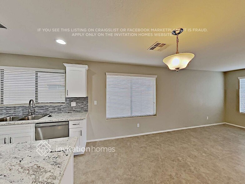 Building Photo - 3845 W Goldmine Mountain Dr