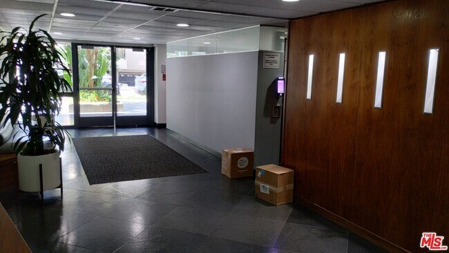 Building Photo - 740 Kings Rd