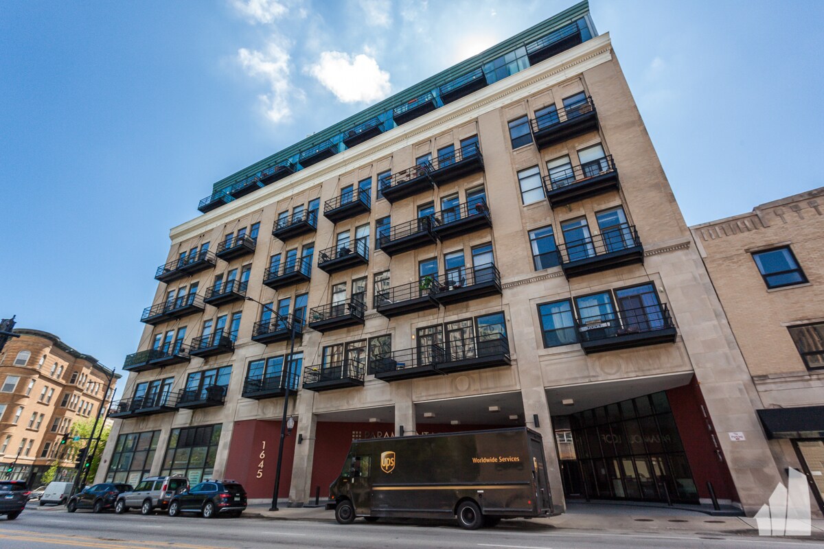 Building Photo - 1645 W Ogden Ave