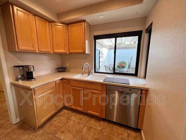 Building Photo - 2353 E Miramonte Cir