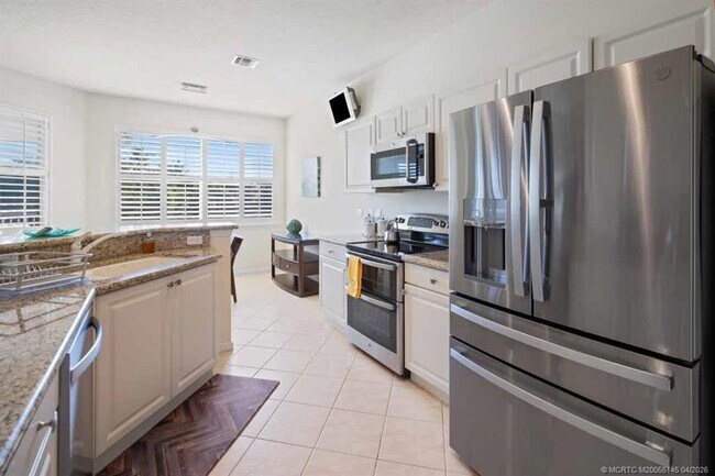 Building Photo - 2371 SW Carriage Hill Terrace