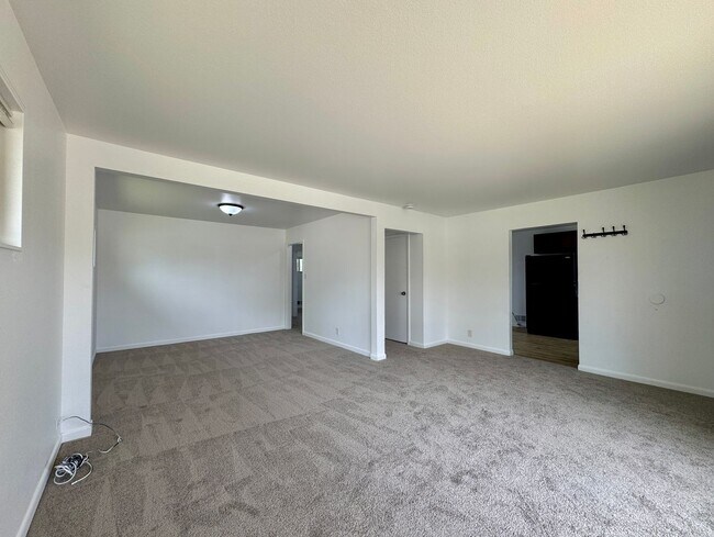 Building Photo - Spacious 4 bedroom home in Westminster! Av...