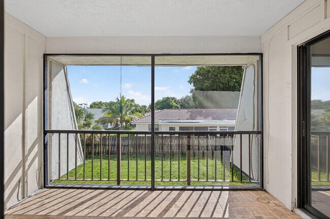 Building Photo - 1580 Montauk Dr
