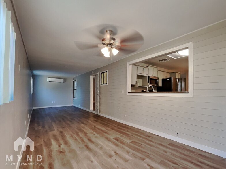 Building Photo - 1116 W Dunbar Dr
