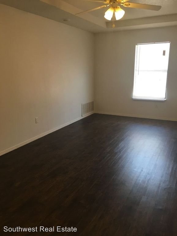 Building Photo - 2 Bed 2 Bath Apt--Perfect for roommates!!