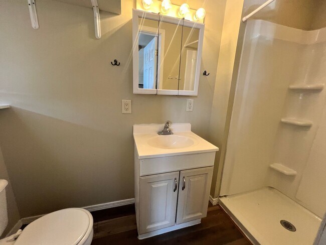 Building Photo - Spacious 4 Bedroom, 2 Bath Home with 3-Car Garage – Near WSU – Available Now!