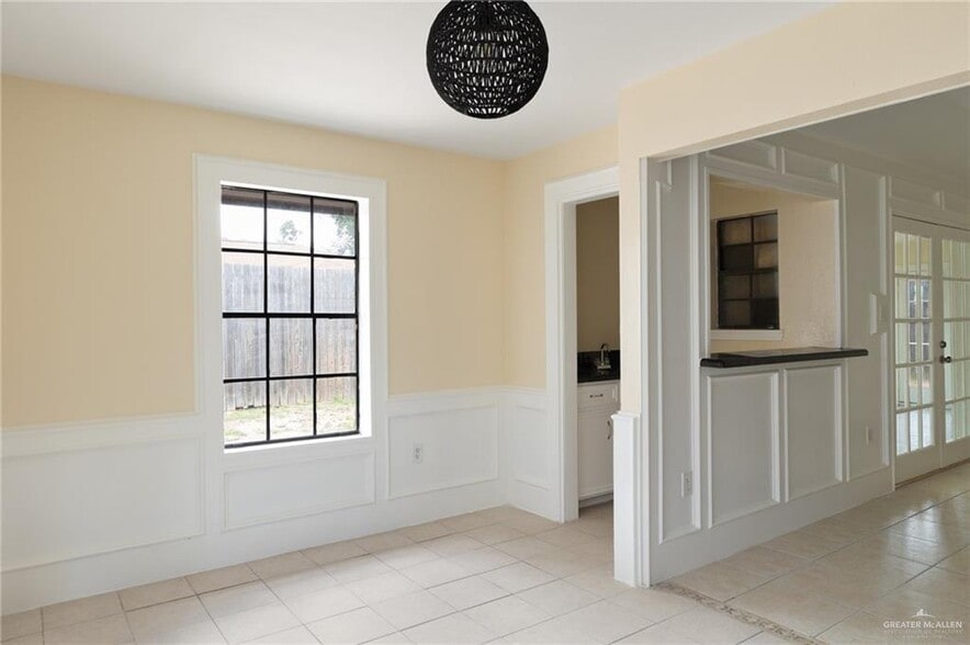 dining room/bar - 3104 Goldcrest Ave