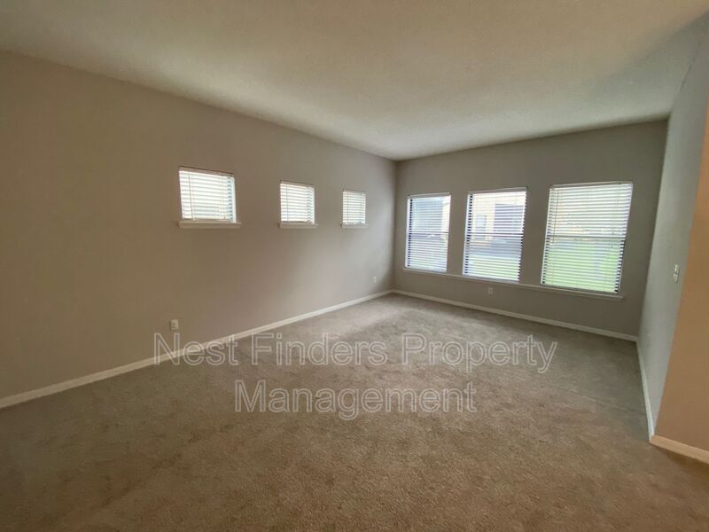 Building Photo - 601 Briar Way Ln