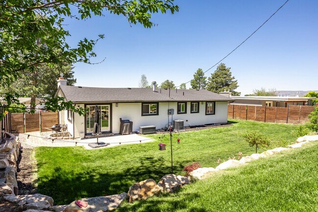 Building Photo - Exquisitely Renovated 4-Bedroom Oasis with Modern Upgrades