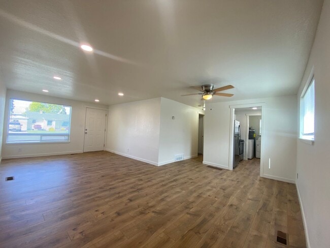 Building Photo - ? Fully Remodeled 1 Bed / 1 Bath Home Near Franklin Park ?