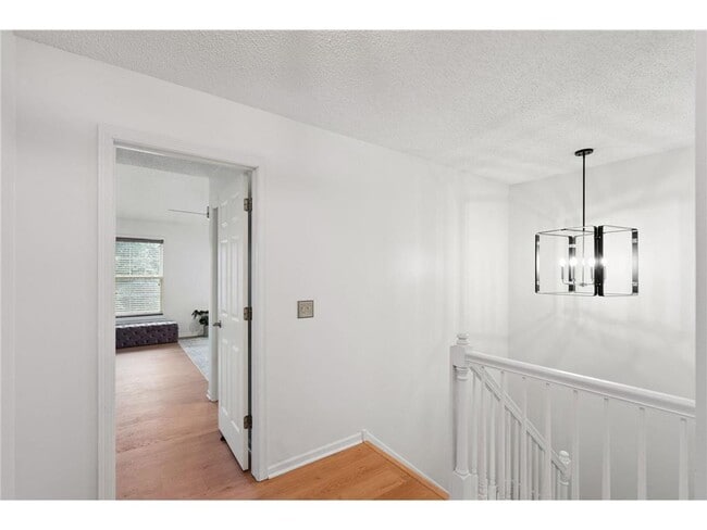 Building Photo - 731 2nd St NE