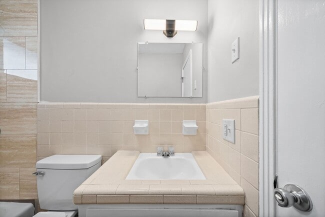 Building Photo - 111 Tandy Dr