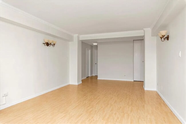 Building Photo - 10740 Queens Blvd