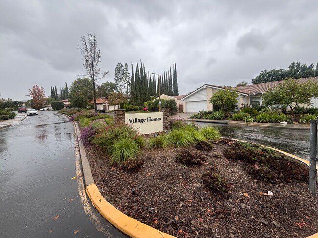 Building Photo - Stunning Single-Story 3-Bedroom Home with 3-Car Garage and Community Pool in Thousand Oaks!