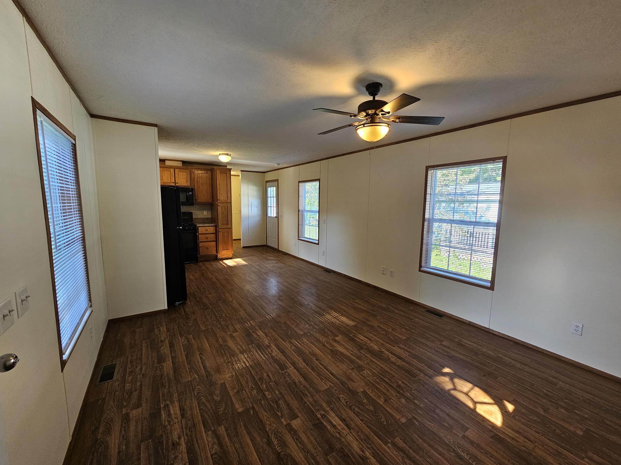 Building Photo - 16 Woodside Ln