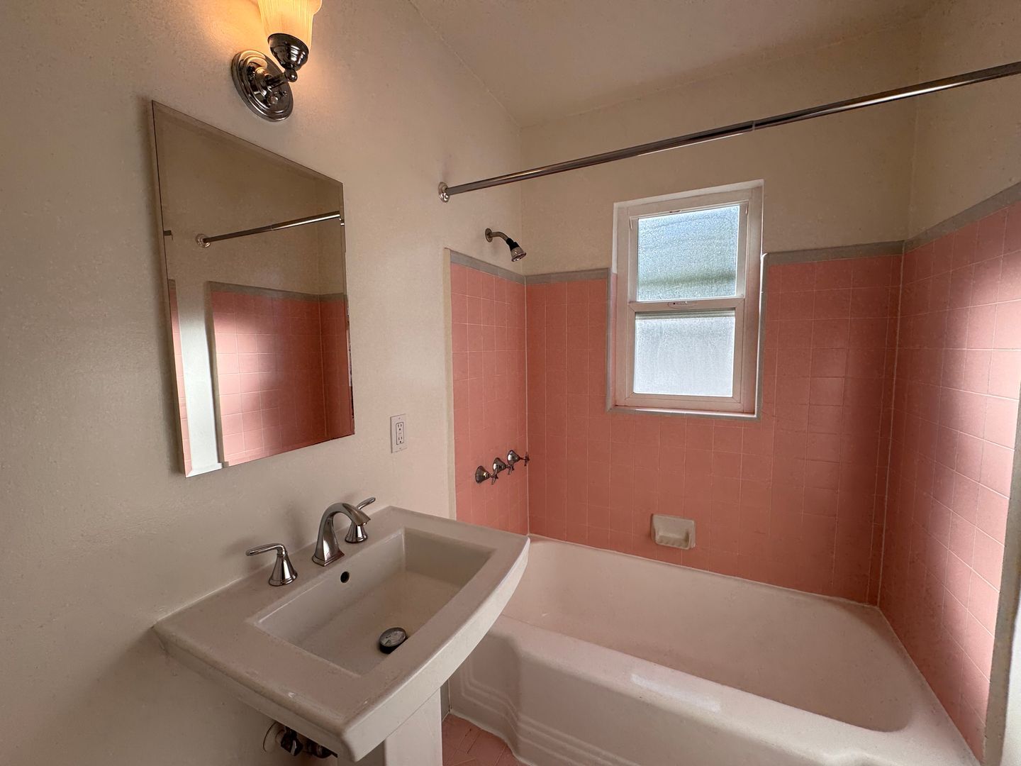 Building Photo - 12000 Moorpark St