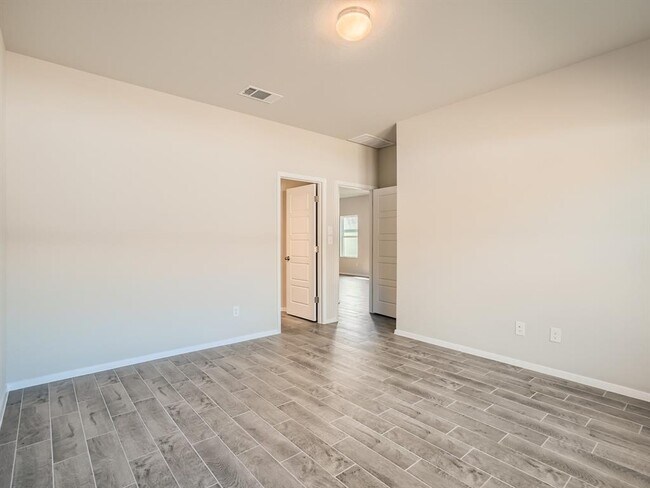 Building Photo - 137 Delta Crst