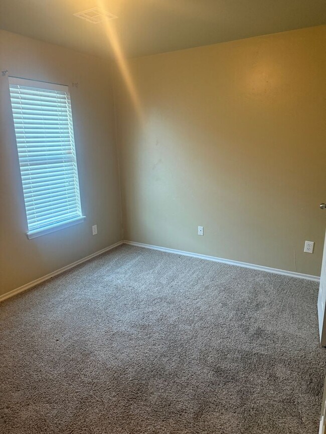 Building Photo - 10305 NW 38th Terrace