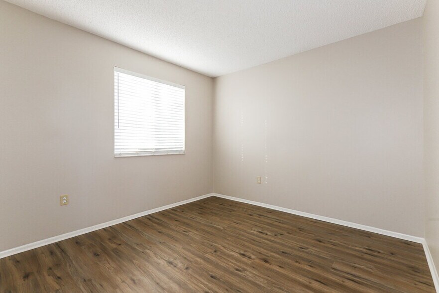 Building Photo - 856 Buttercup Dr