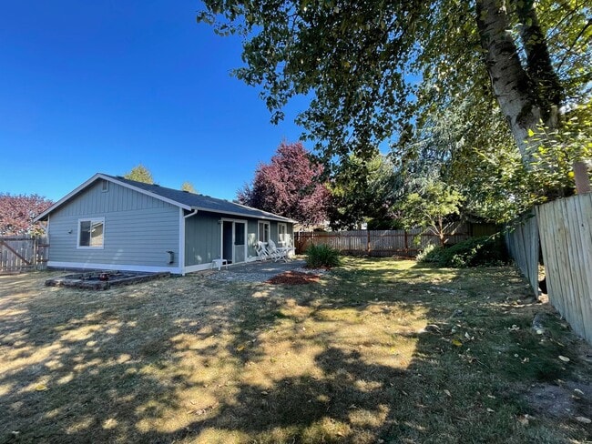 Building Photo - Charming 3 Bed/2 Bath Rambler in NE Tacoma — Cul-de-Sac Living with a Fenced Yard