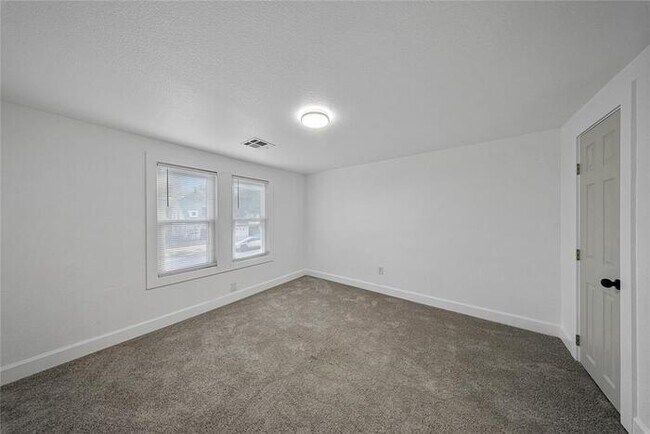 Building Photo - 2421 NW 18th St