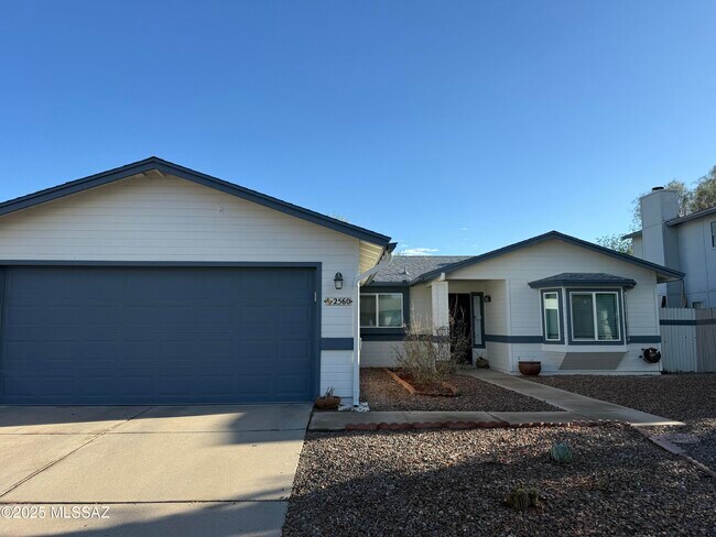Building Photo - 2560 W Tenbrook Way