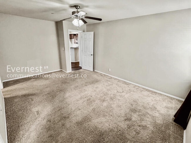 Building Photo - 3 Bed/2 Bath Home with Fenced Yard & Garage / Pet-Friendly / Available Soon!