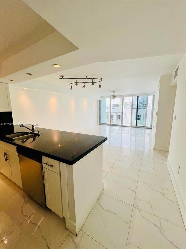 Building Photo - 5838 Collins Ave