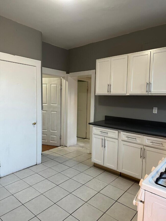 Building Photo - 168 Renwick St