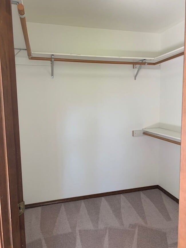 Building Photo - Lovely 3 Bedroom/2.5 Bath, Great Edmonds N...