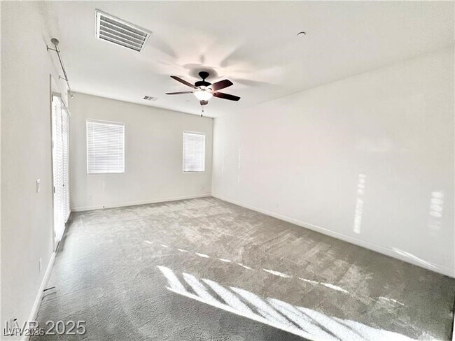 Building Photo - 2117 Thames View St