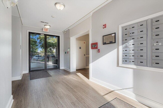 Building Photo - 721 Litty Ct
