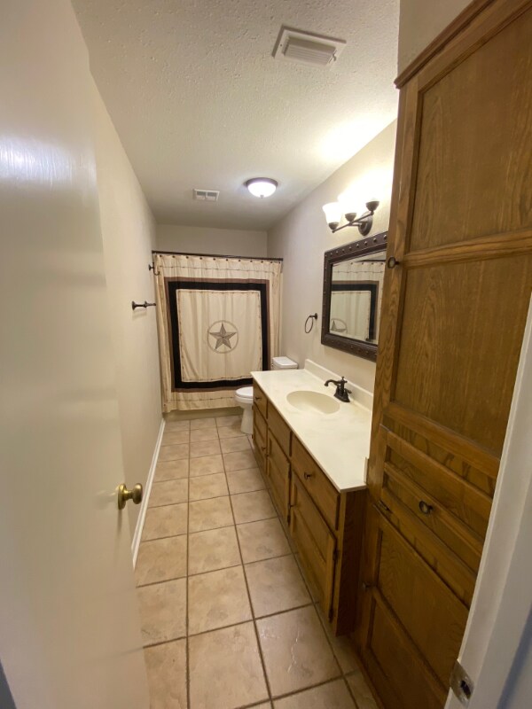 Building Photo - 3320 Lockhaven Dr