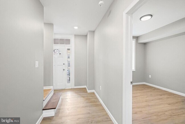 Building Photo - 3034 Arunah Ave