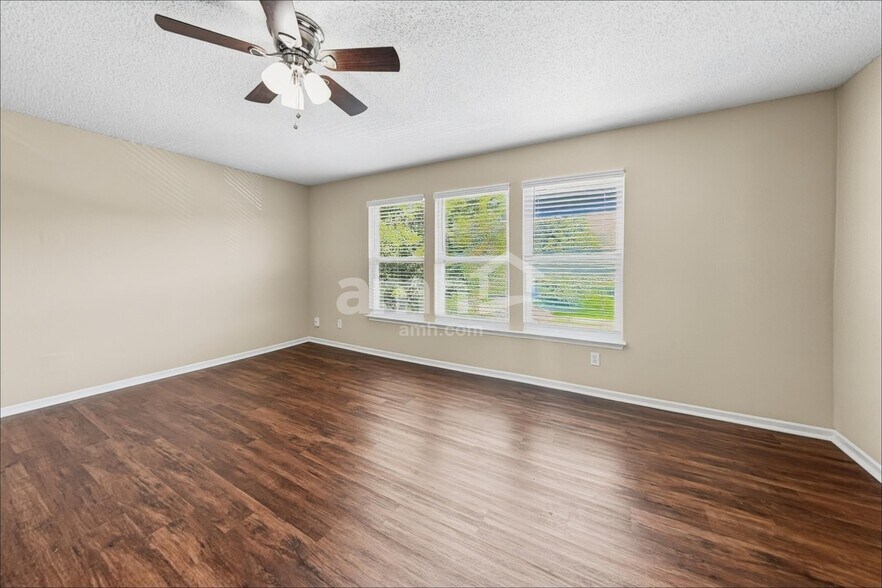 Building Photo - 10395 Carrington Way