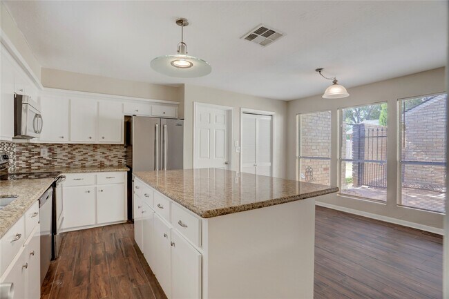 Building Photo - 22706 Indian Ridge Dr