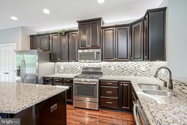 Building Photo - 1048 Regency Pl